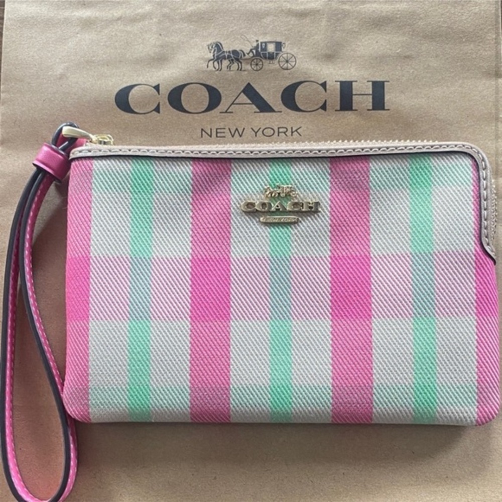 ✨SEND AN OFFER ✨Coach Pink and Green Plaid Wristlet